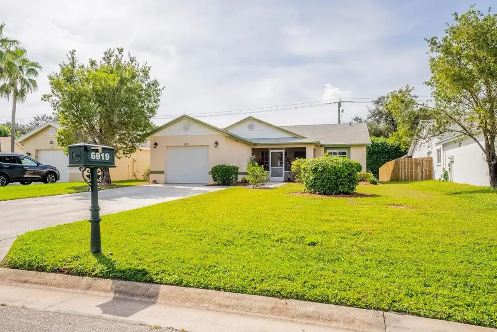 6919 Beacon Hollow Turn Boynton Beach FL 33437