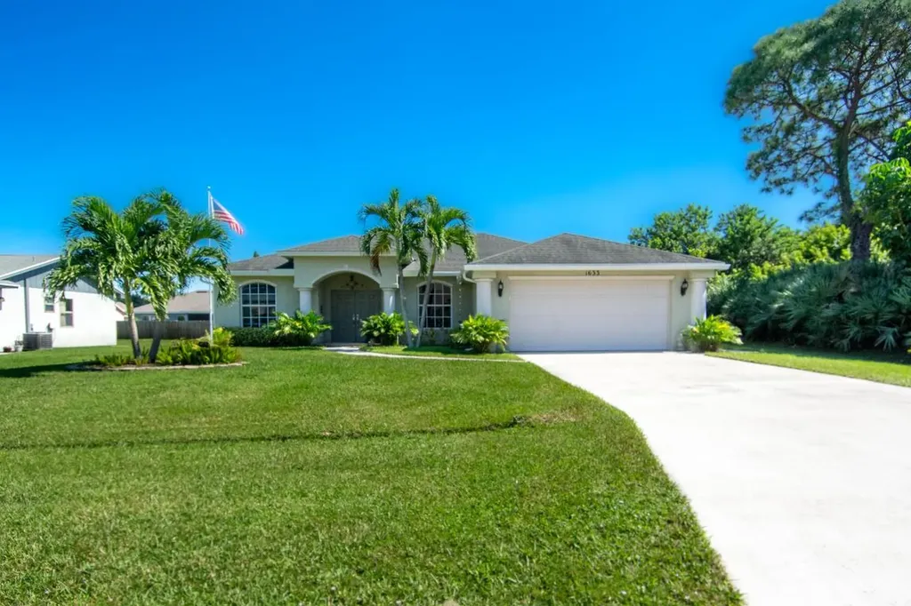 1633 SE Mansfield Street Port St Lucie FL 34952