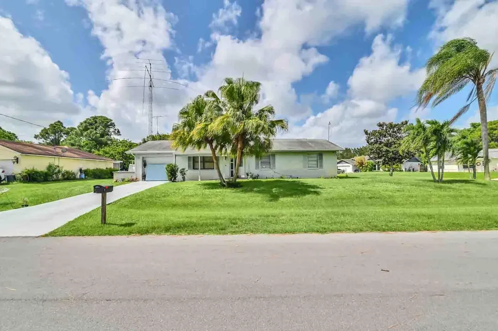 2102 SW Wayne Street Port St Lucie FL 34984