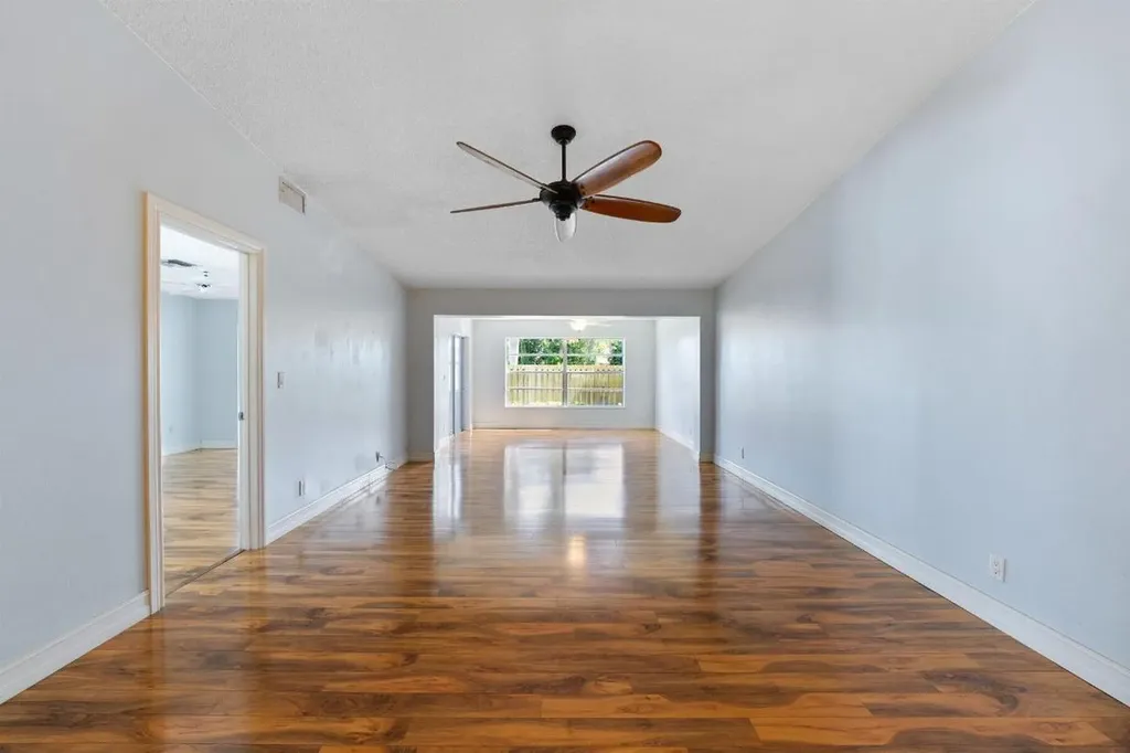 4520 Lucerne Villas Lane Lake Worth FL 33467