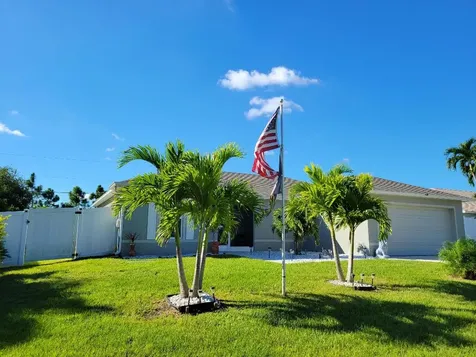 842 SE Chaloupe Avenue Port St Lucie FL 34983