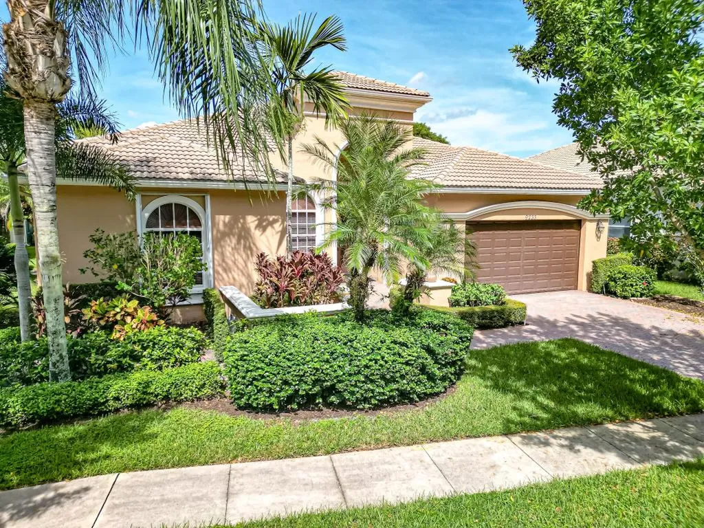 9233 Via Grande W Wellington FL 33411