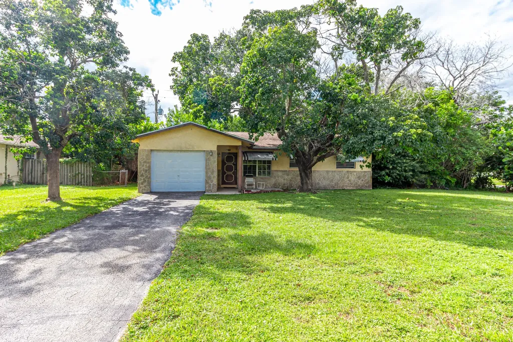 2500 Mallard Drive Delray Beach FL 33444