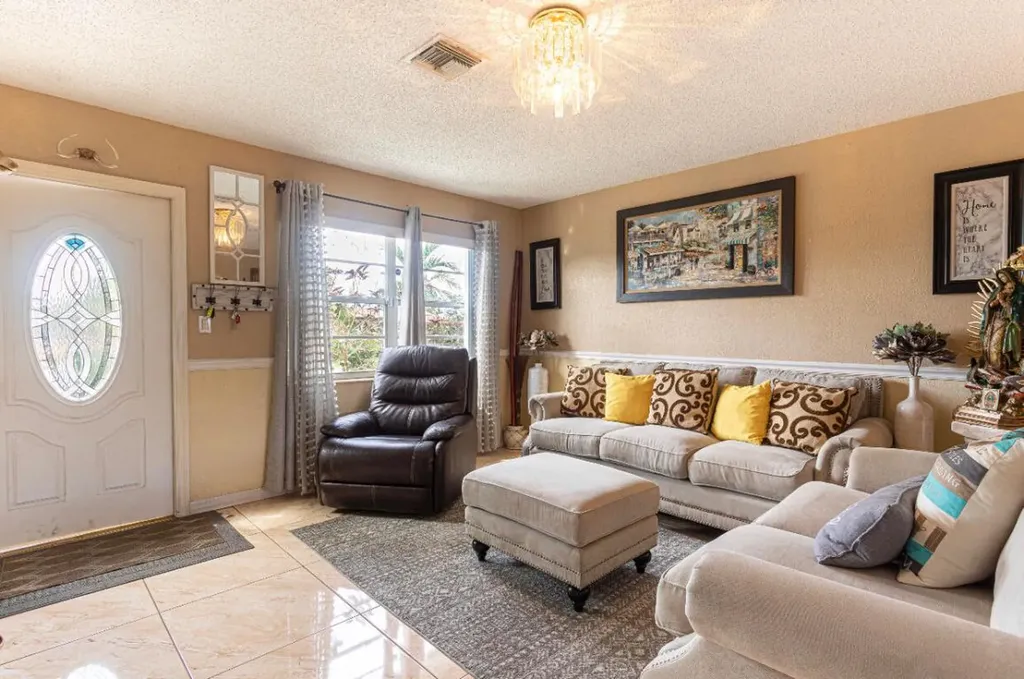 561 SE 5th Street Belle Glade FL 33430