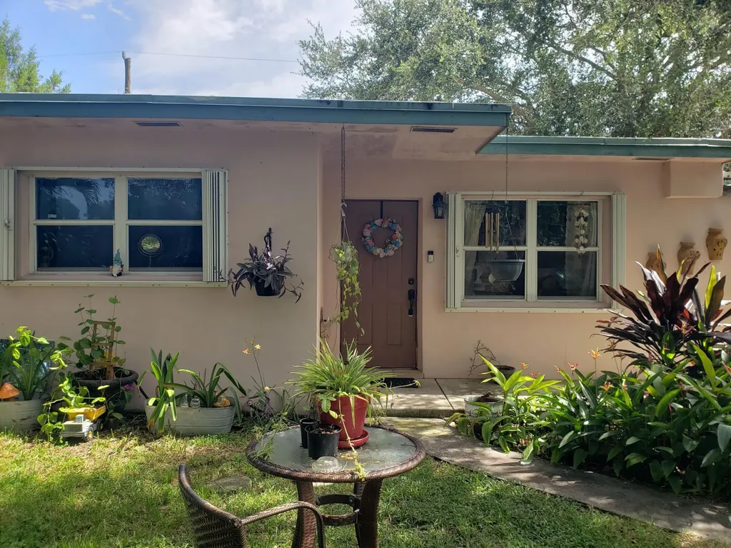 5630 Cleveland Street Hollywood FL 33021