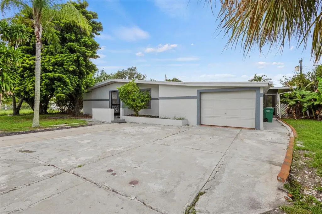 300 Sandia Avenue Port St Lucie FL 34983