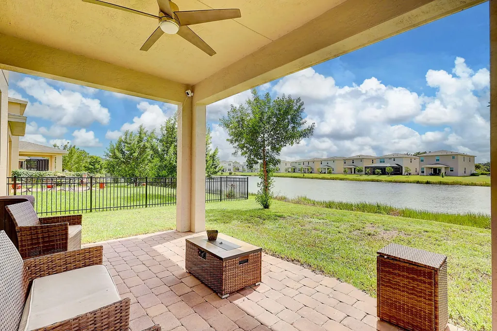 1956 NW Cataluna Circle Port St Lucie FL 34986