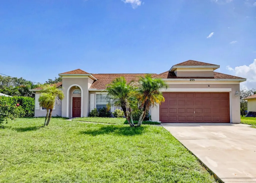 1933 SW Hampshire Lane Port St Lucie FL 34953