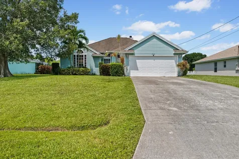 2542 SW Choctaw Street Port St Lucie FL 34953