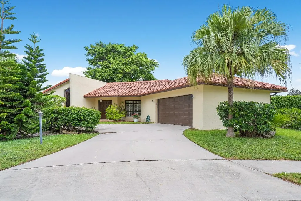 22821 Pinewood Court Boca Raton FL 33433