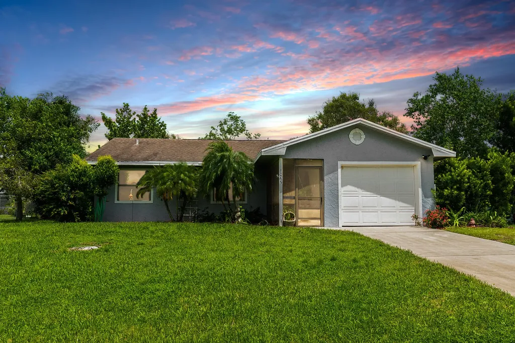 1065 SW Dubuque Avenue Port St Lucie FL 34953