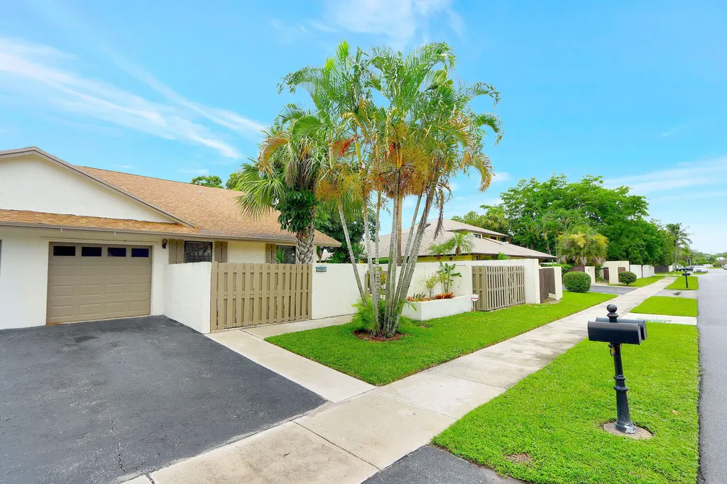 2893 SW 6th Street Delray Beach FL 33445