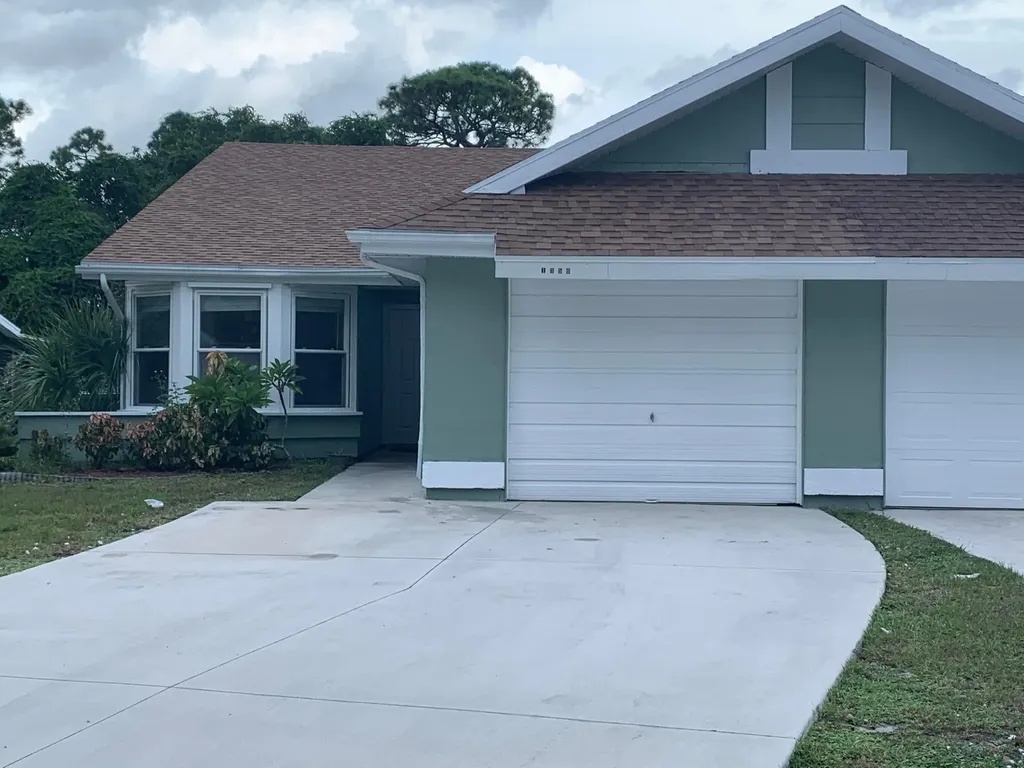 1350 SE Rivergreen Circle Port St Lucie FL 34952