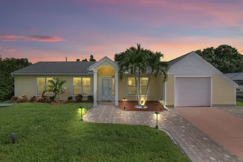 567 SE Chapman Avenue Port St Lucie FL 34984