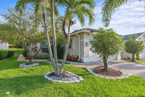 844 SW Rocky Bayou Terrace Port St Lucie FL 34986