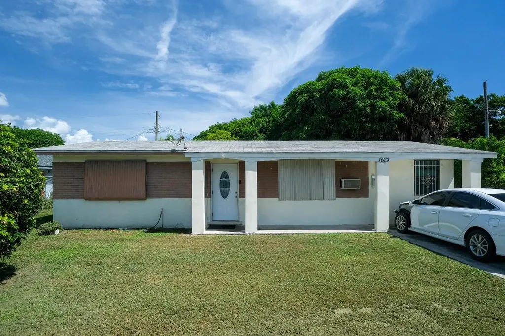 1622 W 9th Street Riviera Beach FL 33404