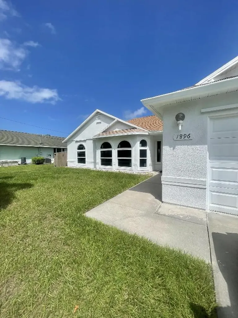1896 19th Avenue SW Vero Beach FL 32962
