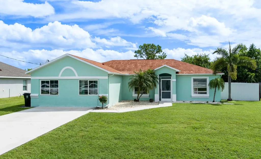 6453 NW Volucia Drive Port St Lucie FL 34986