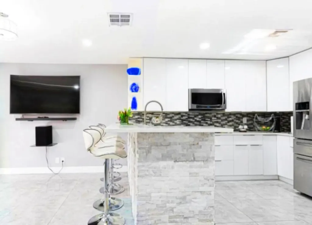 331 Cypress Way W Palm Springs FL 33406
