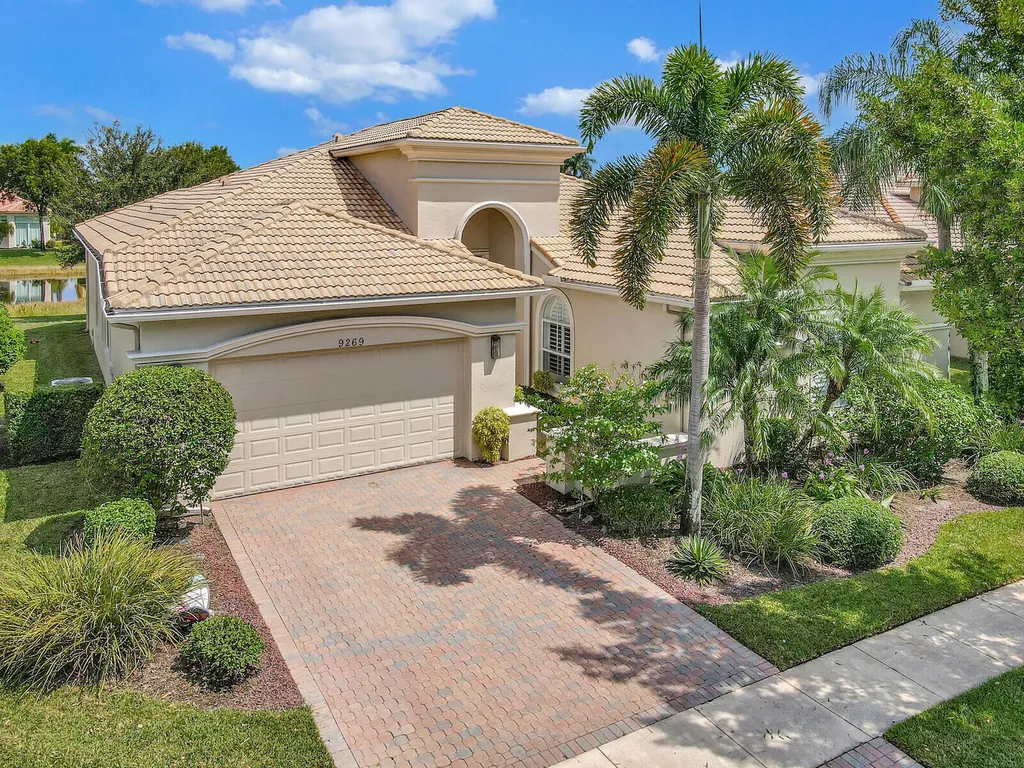 9269 Via Grande W Wellington FL 33411