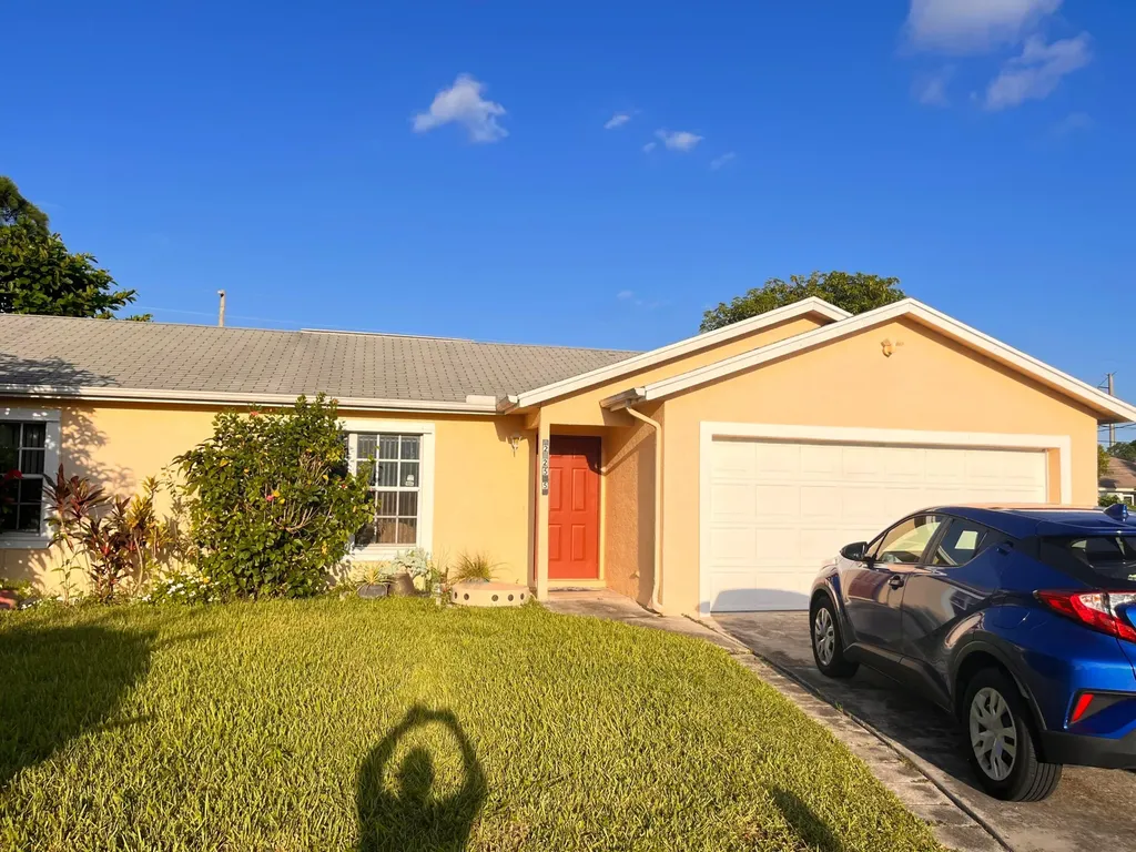 2255 SW Haycraft Circle Port St Lucie FL 34953