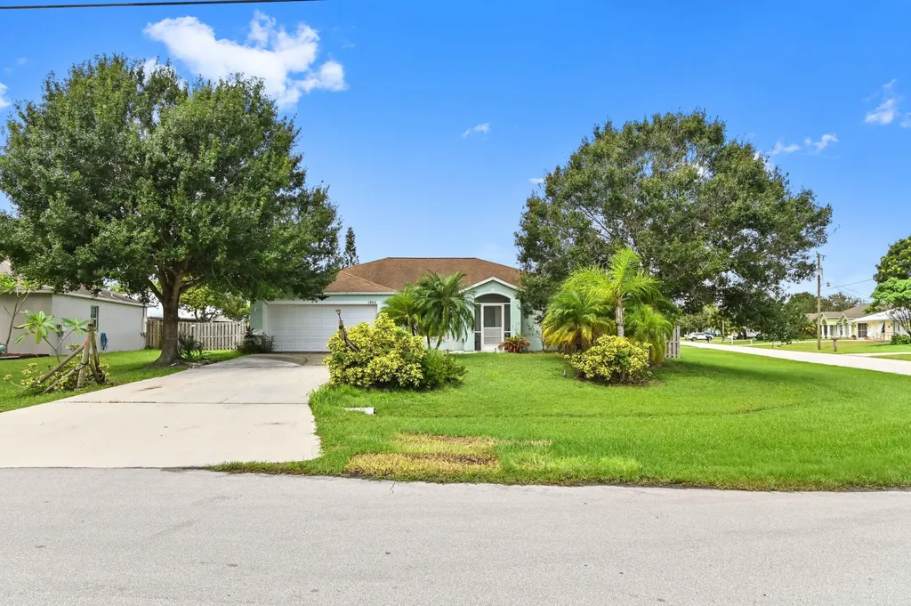 1902 SW Sunglow Street Port St Lucie FL 34953