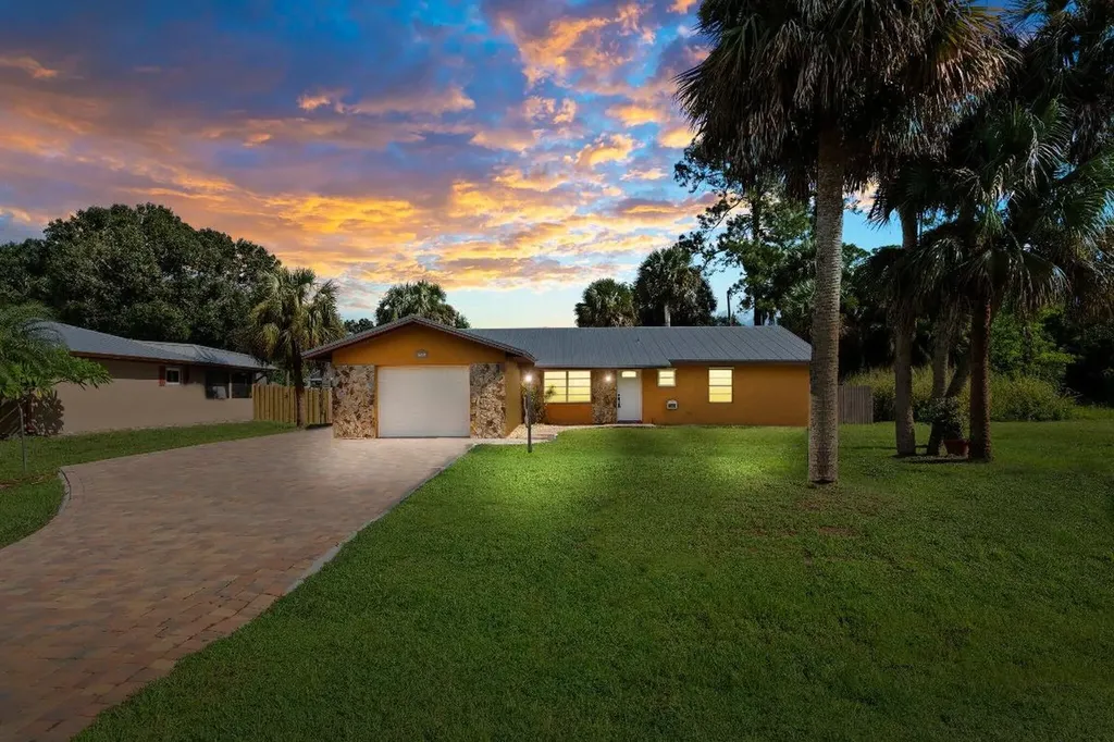 7504 Hibiscus Road Fort Pierce FL 34951
