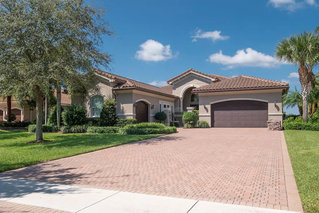 7655 Maywood Crest Drive Palm Beach Gardens FL 33412