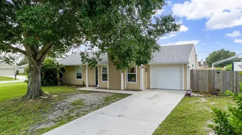 542 SW Dwight Avenue Port St Lucie FL 34983