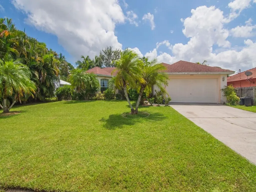 1686 SW Mercedes Avenue Port St Lucie FL 34953