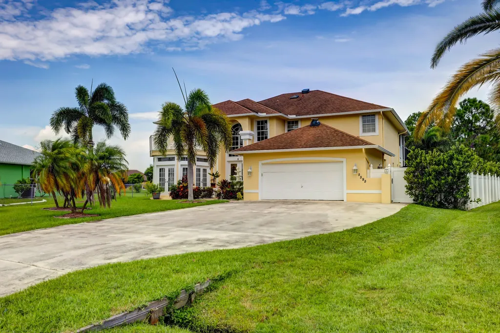 5595 NW North Crisona Circle Port St Lucie FL 34986