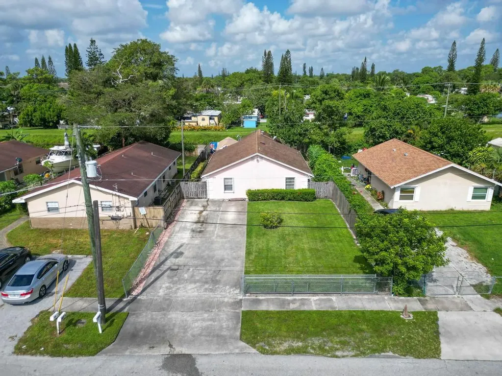 525 Fleming Avenue Greenacres FL 33463