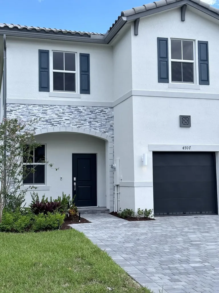 4707 NW 118th Avenue Coral Springs FL 33076