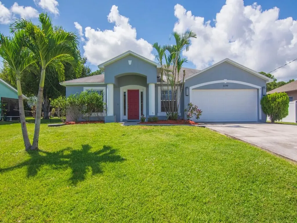 2290 SE Grand Drive Port St Lucie FL 34952