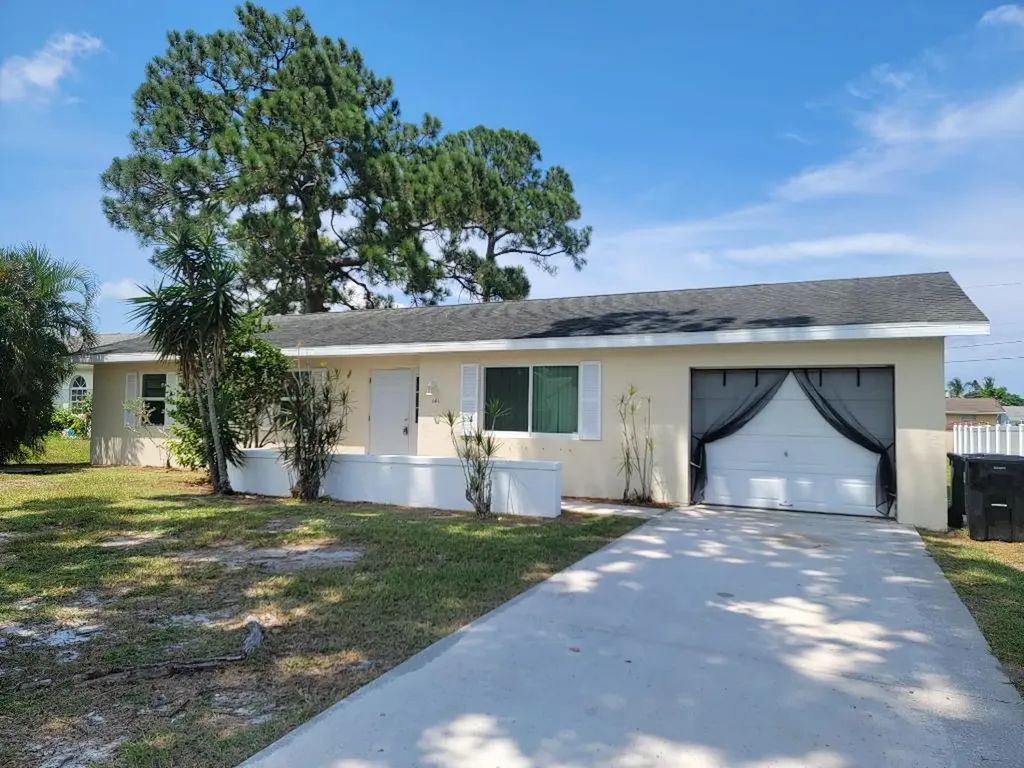 141 SE Dwight Avenue Port St Lucie FL 34983