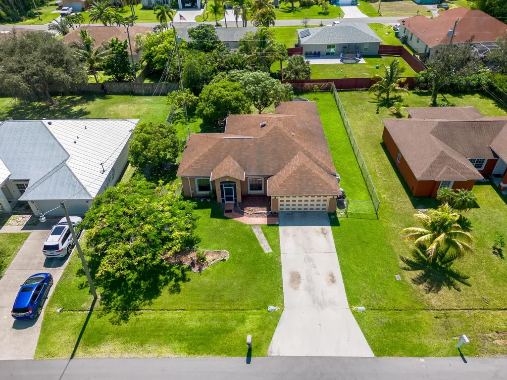 2128 SE Broward Terrace Port St Lucie FL 34952