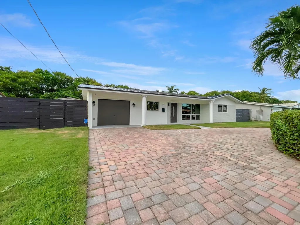 2741 NE 53rd Court Lighthouse Point FL 33064