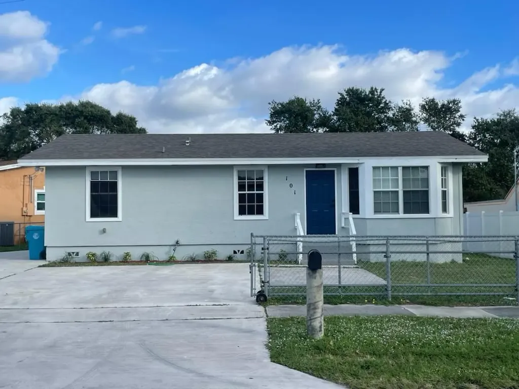 101 NW 28th Avenue Boynton Beach FL 33435