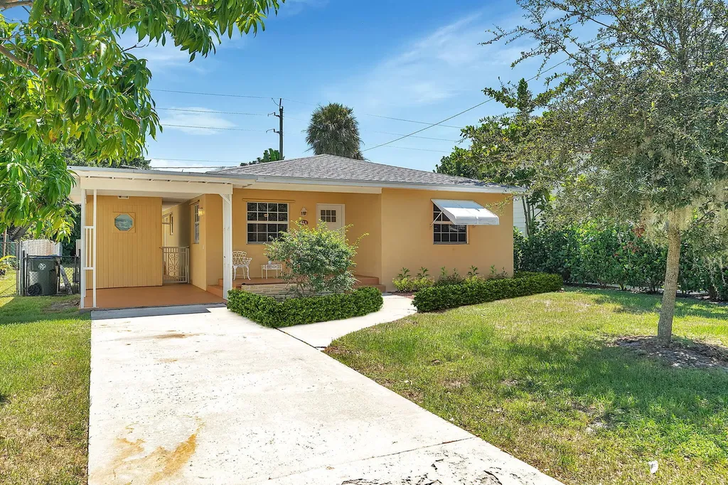618 N Palmway Lake Worth Beach FL 33460