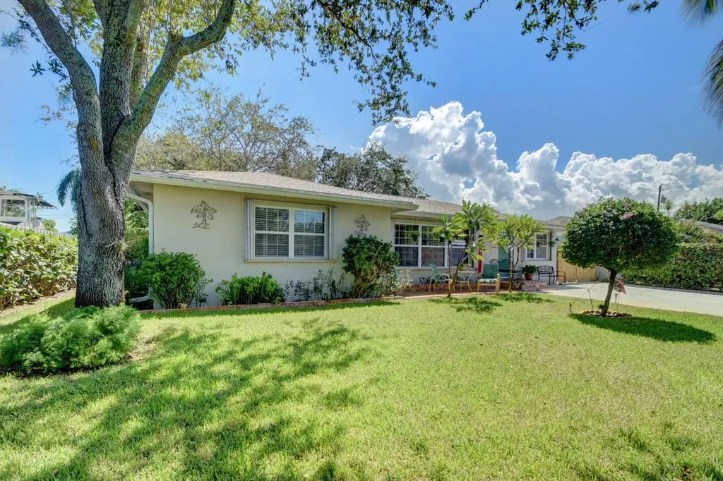 1239 16th Avenue N Lake Worth Beach FL 33460