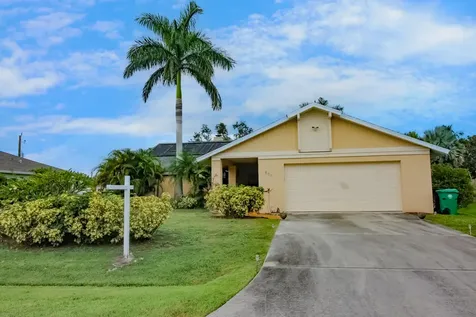651 SE Starflower Avenue Port St Lucie FL 34983