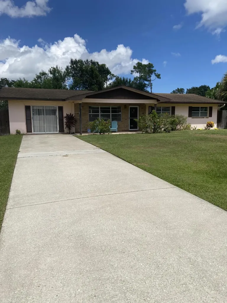 7808 Santana Avenue Fort Pierce FL 34951