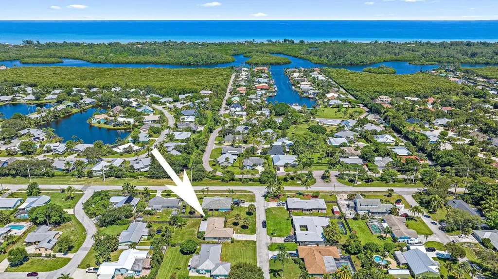 8986 SE Bahama Circle Hobe Sound FL 33455