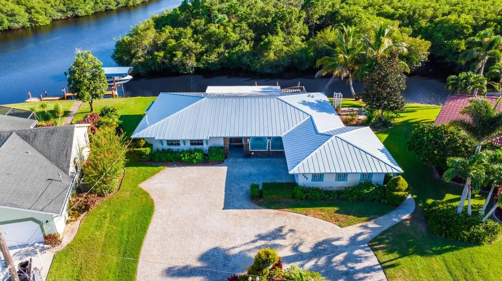 898 SE Seahouse Drive Port St Lucie FL 34983