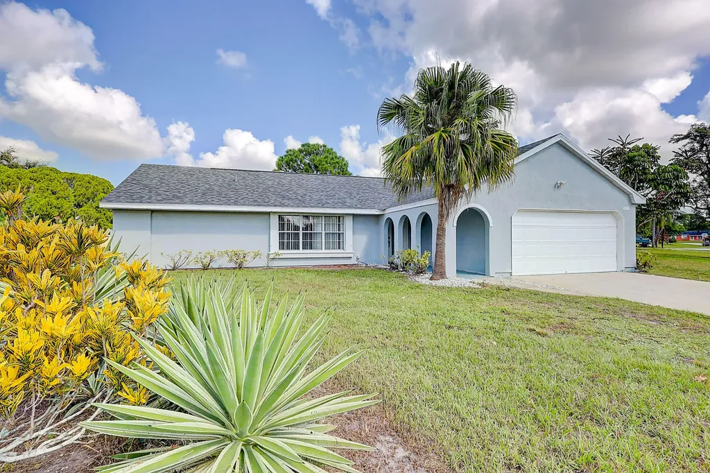 2932 SW Massey Lane Port St Lucie FL 34953