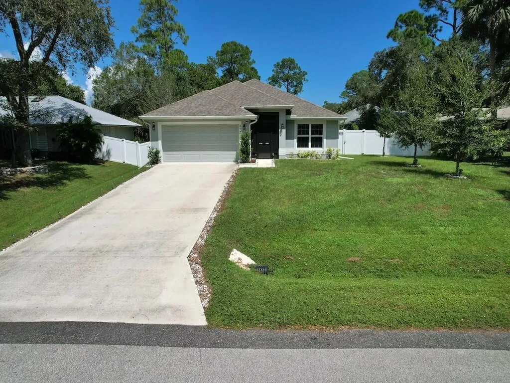 872 Gladiola Avenue Sebastian FL 32958