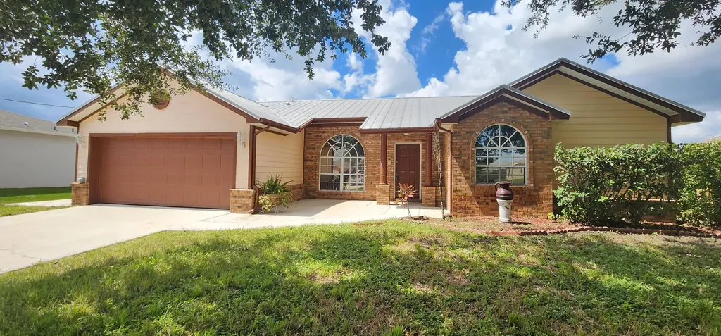 1842 SW Idaho Lane Port St Lucie FL 34953