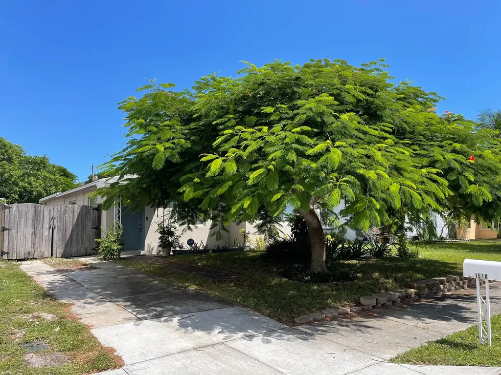 1510 16th Avenue N Lake Worth Beach FL 33460