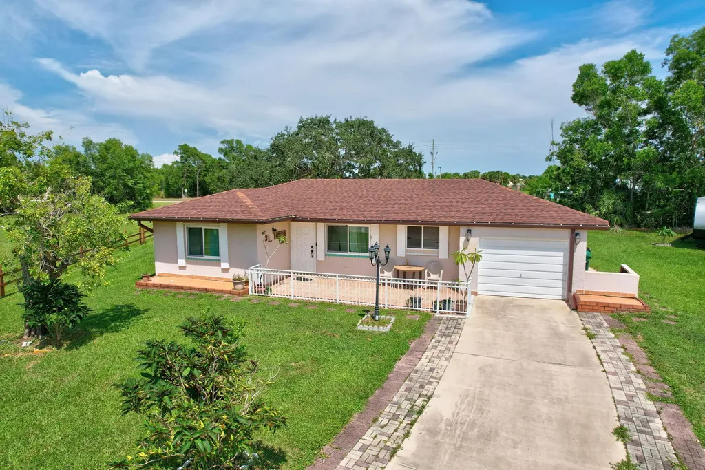 2078 SE West Dunbrooke Circle Port St Lucie FL 34952