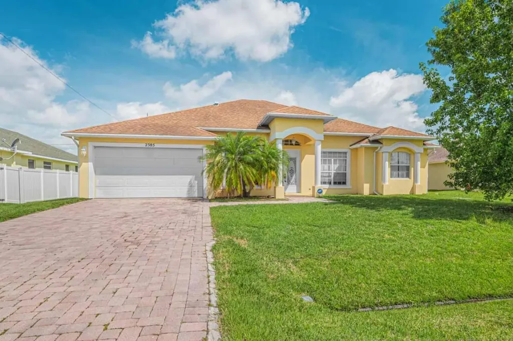 2385 SW Salmon Road Port St Lucie FL 34953